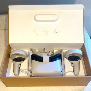 META QUEST 2- 128 GB- with hand controllers - very minimally used !